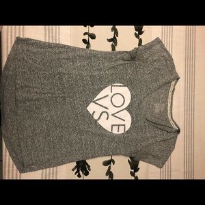 🖤VS Love Pink V- Neck Tee🖤